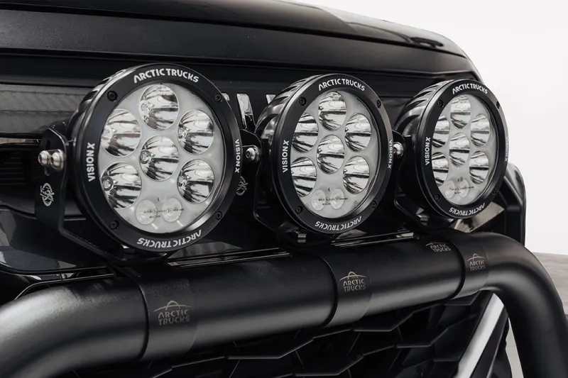 Frontbåge Arctic Trucks med 3st 6,7 tum Vision X-l