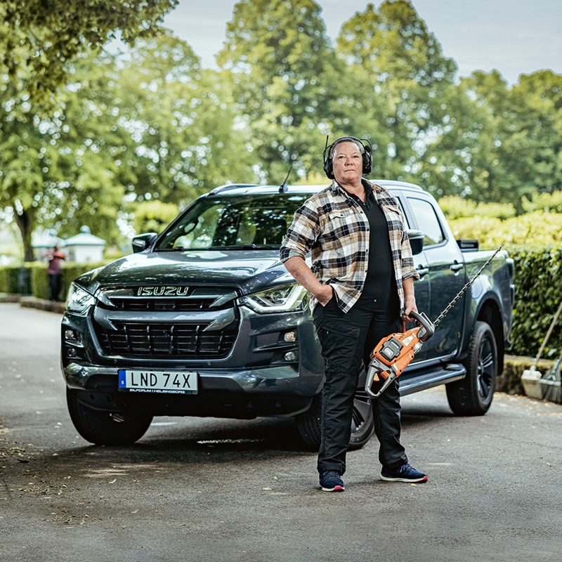 Carlotta Lindzén. Trädgårdsentreprenör som klipper 8800m häck per säsong.