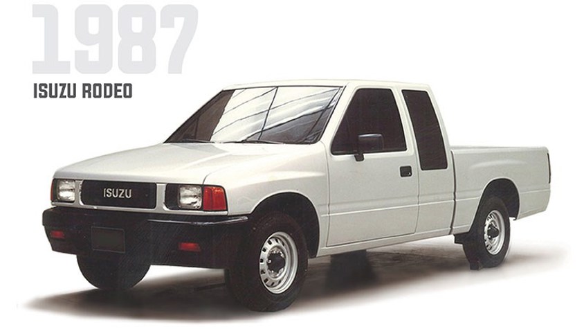 Gammal Isuzu-modell i tidstypisk stil – en påminnelse om pålitlig prestanda genom generationer.