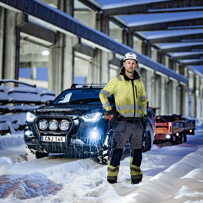 Jonas Berglund . Västernorrland Verkstadschef  som hanterar 2000 ton stål årligen.