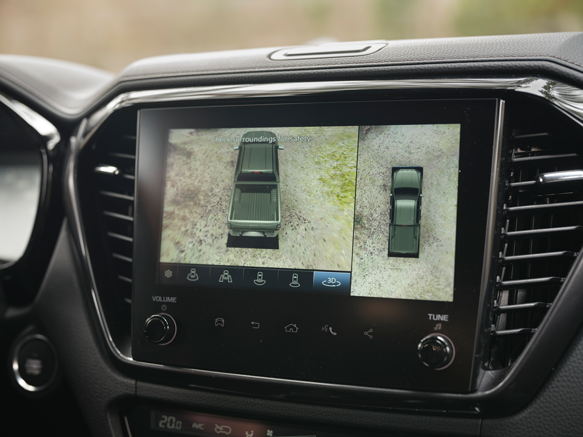 Förarmiljö i Isuzu D-Max MY2026 XRX med läderklädsel